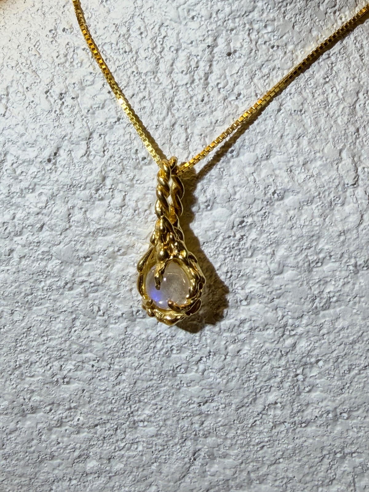 Syra Necklace with white moonstone  (Thin chain  )