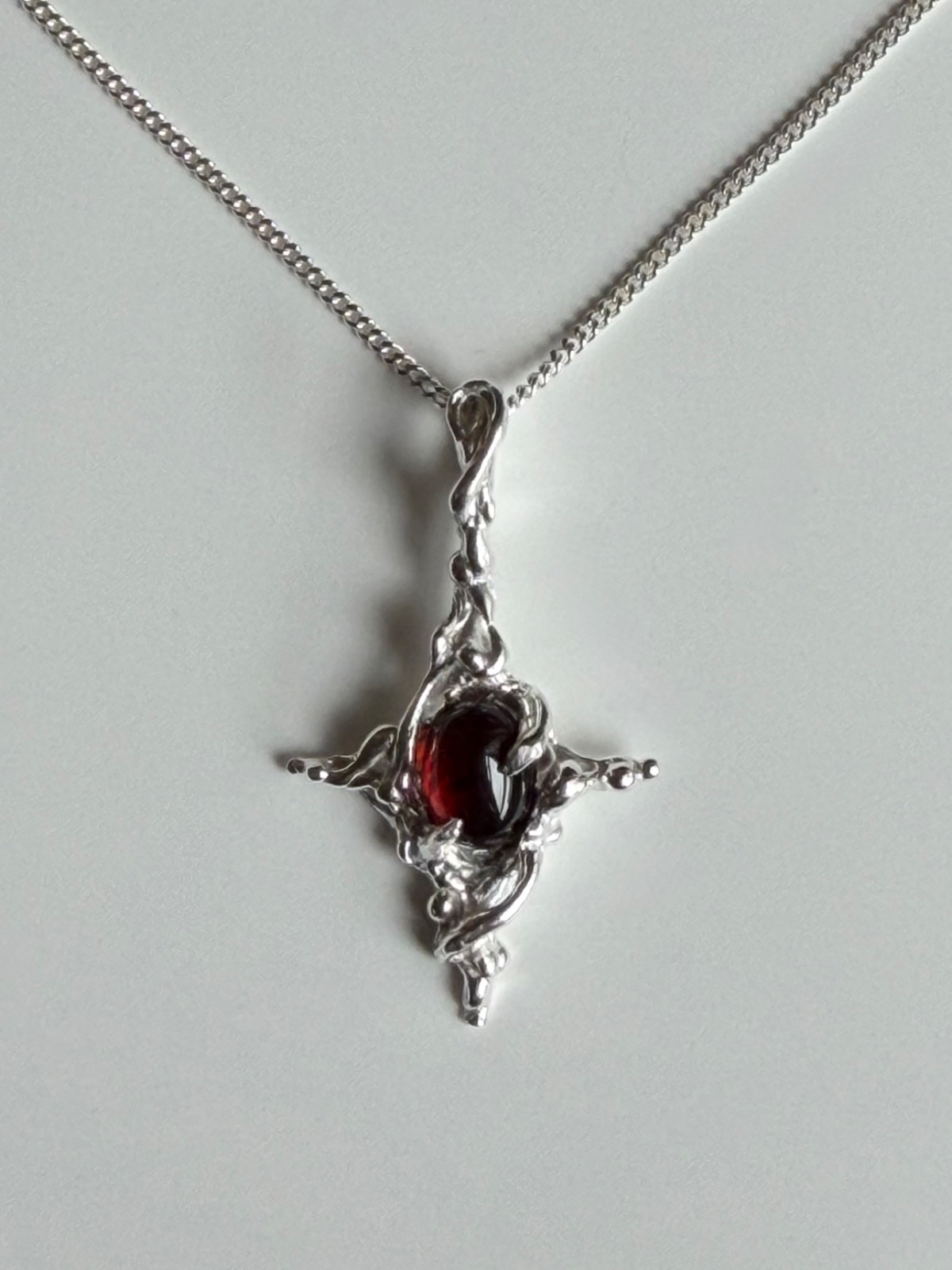 Galadriel Necklace (silver) with garnet